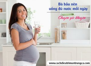 Bị mụn khi mang thai nên uống nhiều nước